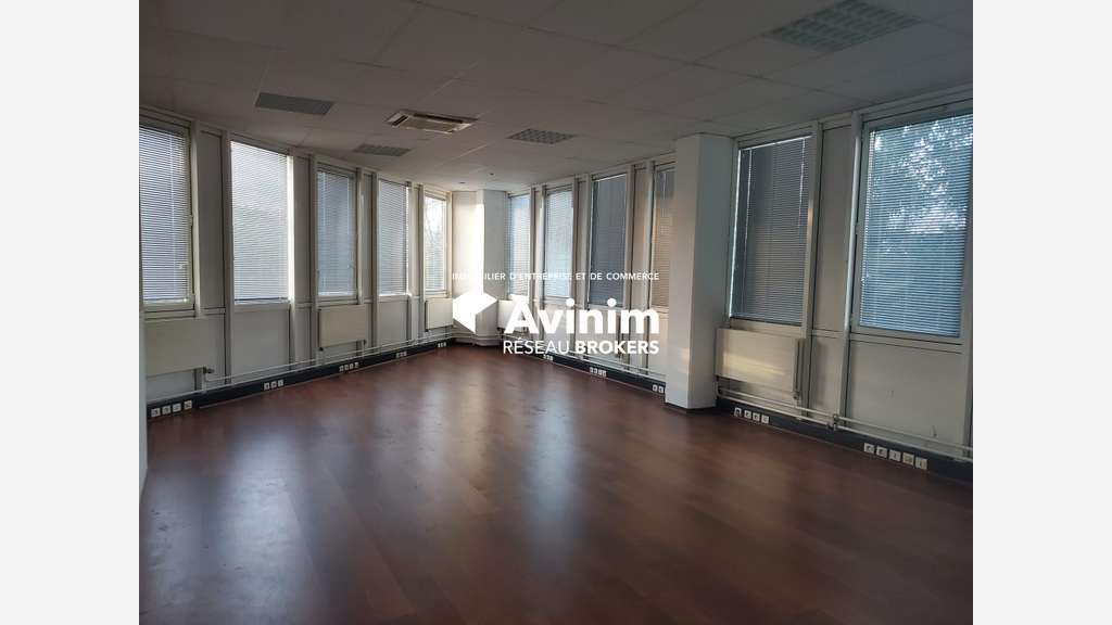 Local professionnel 627m² Archamps