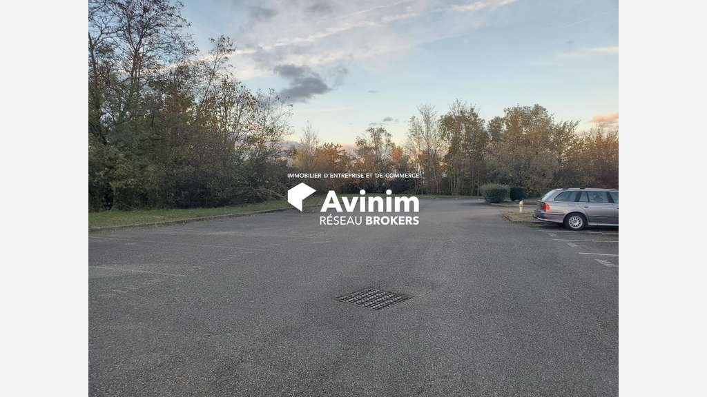 Local professionnel 627m² Archamps