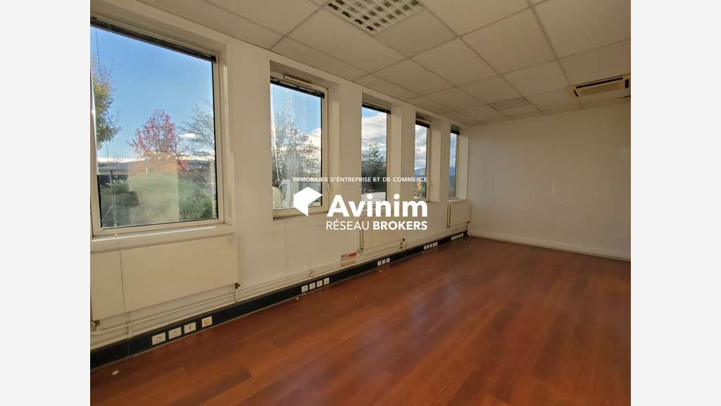 Local professionnel 627m² Archamps