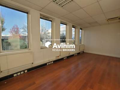Local professionnel 627m² Archamps
