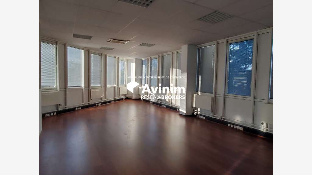 Local professionnel 627m² Archamps