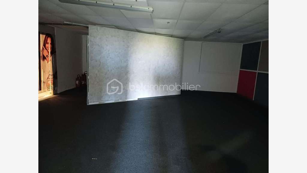 A louer local bureau + hangar 142m² A4 / A31