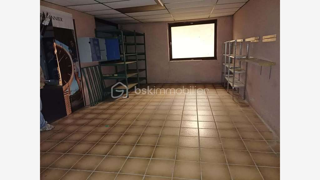 A louer local bureau + hangar 142m² A4 / A31