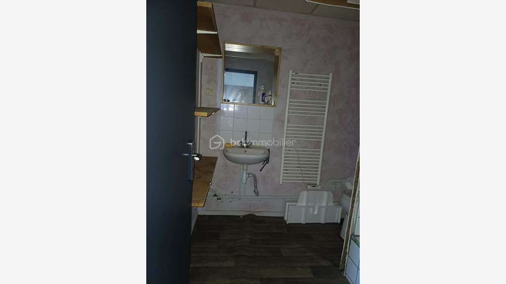 A louer local bureau + hangar 142m² A4 / A31