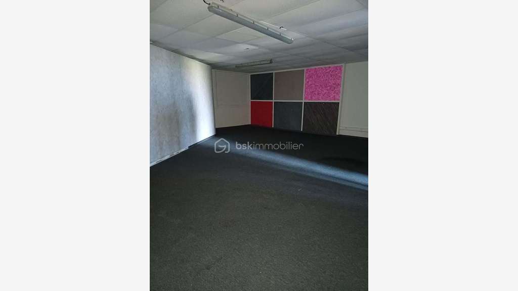 A louer local bureau + hangar 142m² A4 / A31