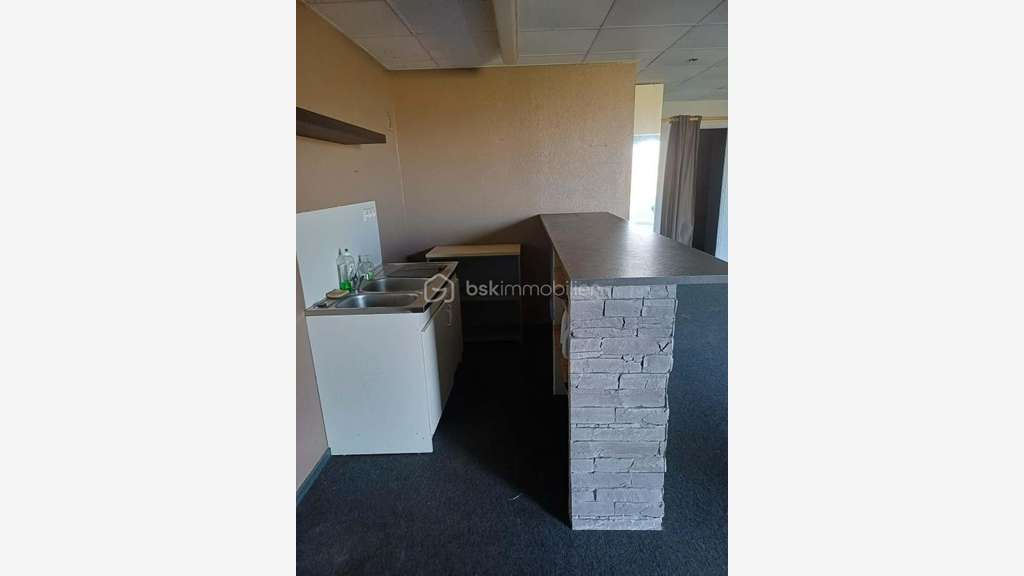 A louer local bureau + hangar 142m² A4 / A31