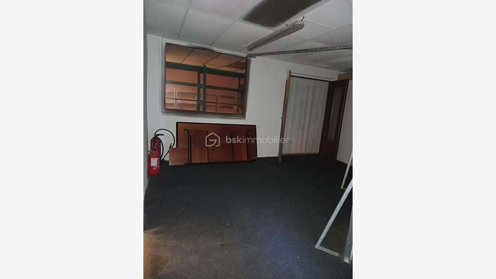 A louer local bureau + hangar 142m² A4 / A31