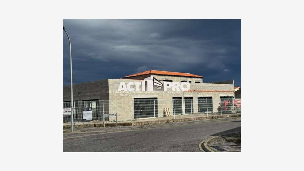 À louer cellule commerciale neuve 55 m² ZA Argelès