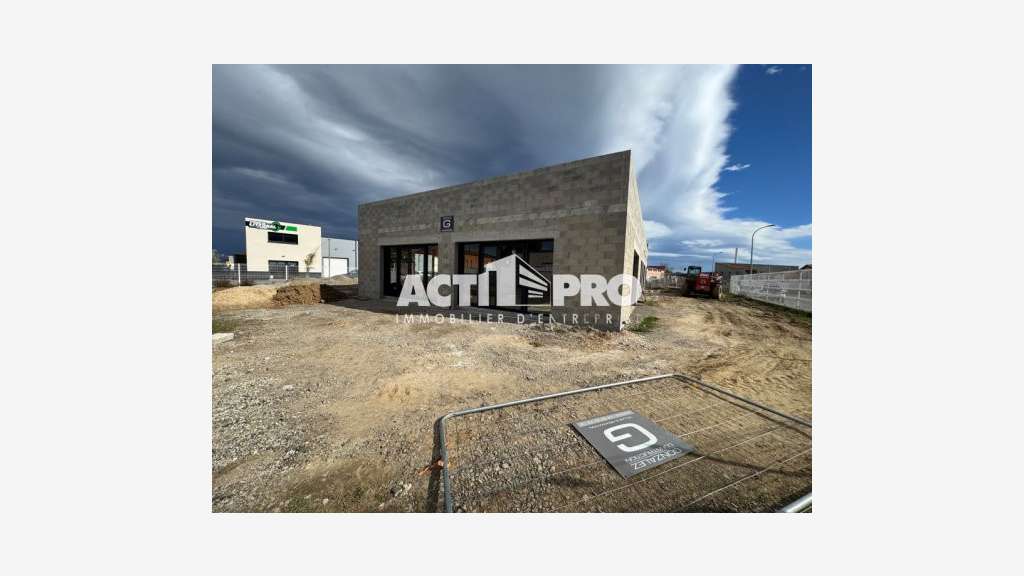 À louer cellule commerciale neuve 55 m² ZA Argelès