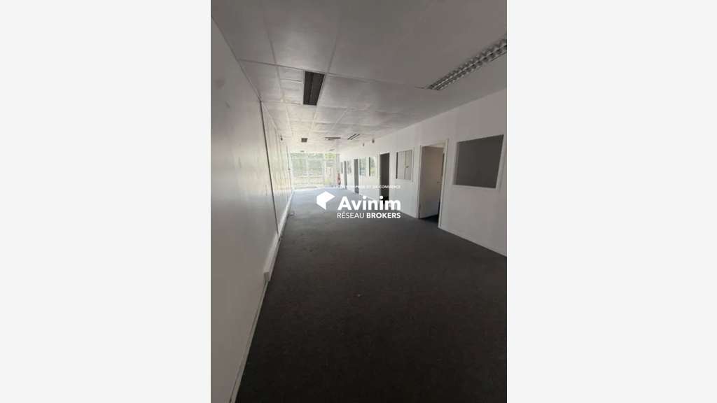 A louer local commercial de 801m² à Argenteuil