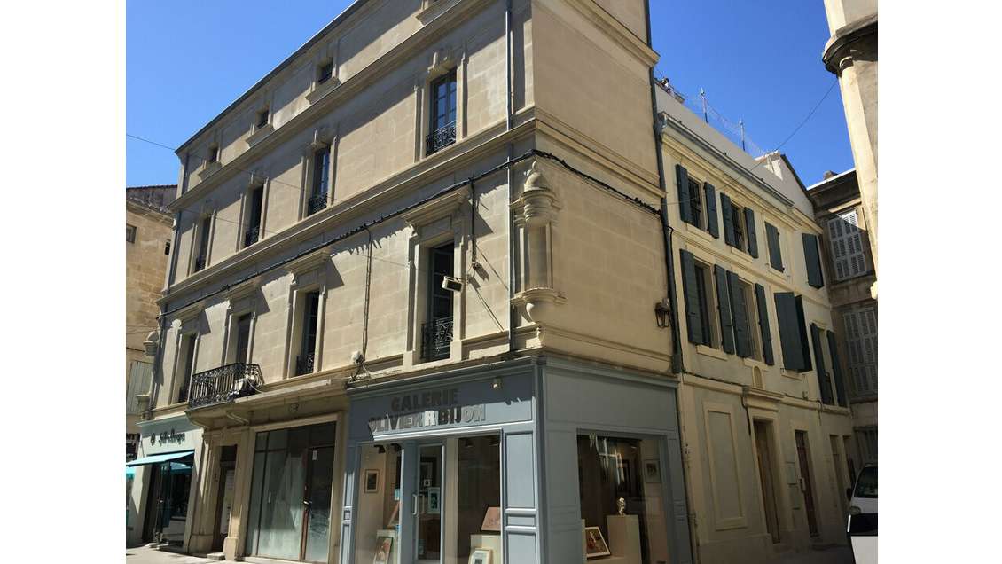 Location local commercial 111m² centre-ville Arles