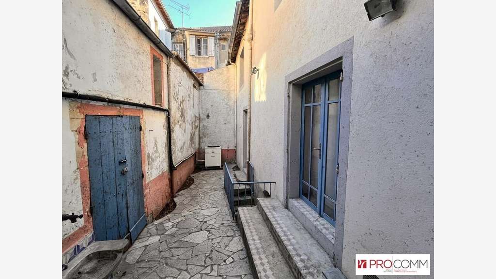 Location local commercial 111m² centre-ville Arles