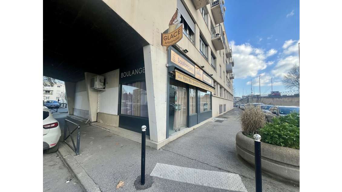 Local commercial 108m² à louer Arles Trinquetaille