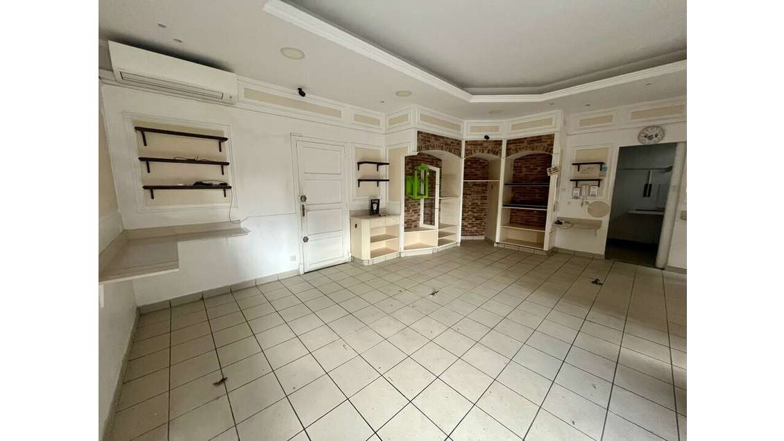 Local commercial 108m² à louer Arles Trinquetaille