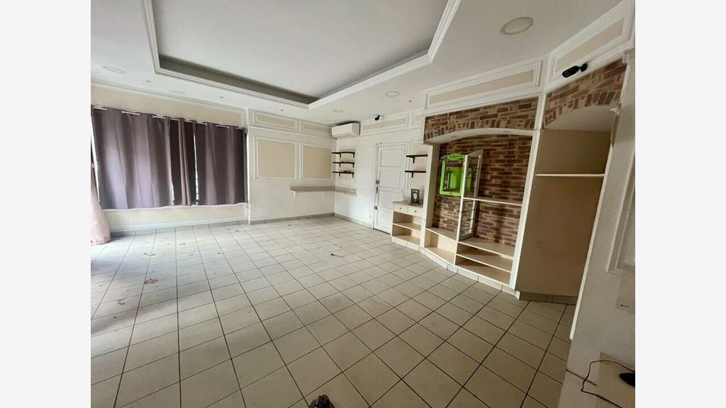 Local commercial 108m² à louer Arles Trinquetaille