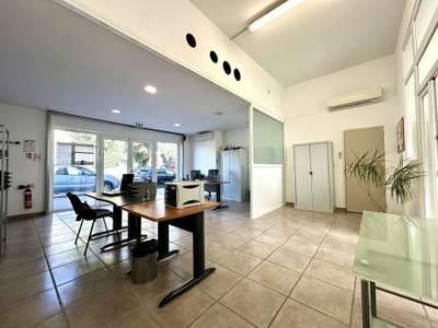 Local commercial de 72m² à louer à Arles