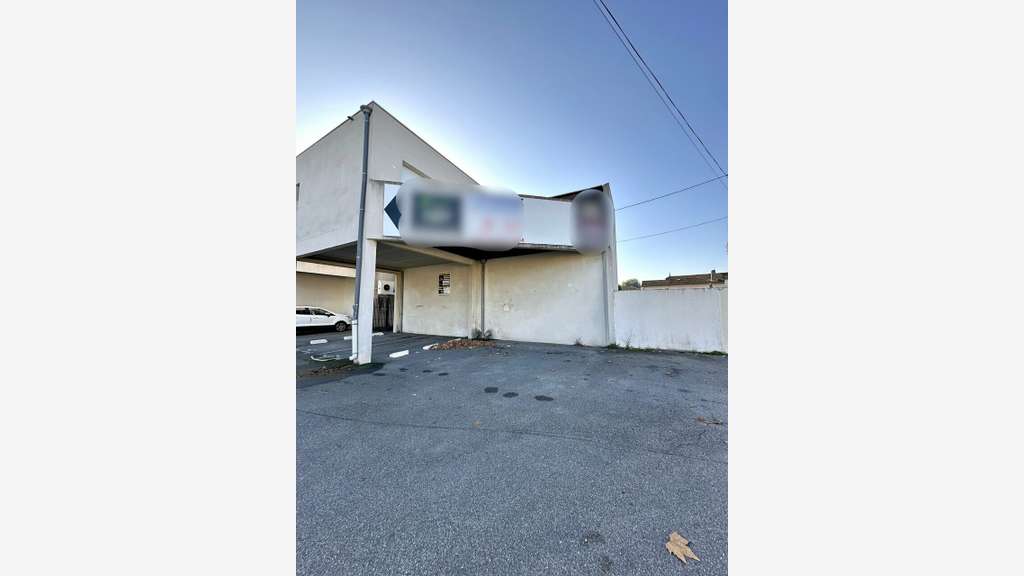 Local commercial de 72m² à louer à Arles