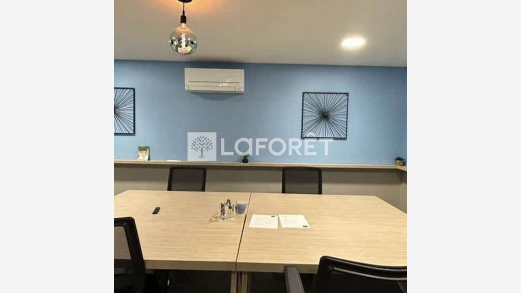 Location galerie lumineuse de 55m² en centre Arles