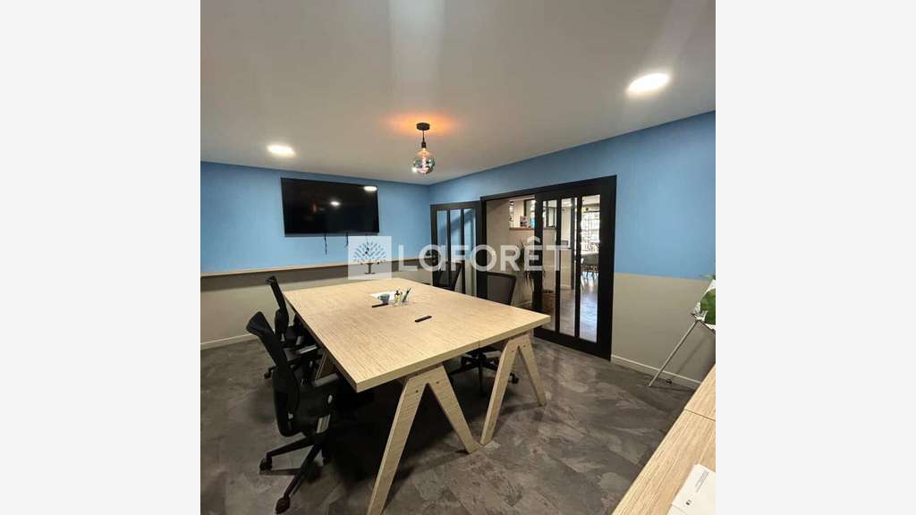 Location galerie lumineuse de 55m² en centre Arles