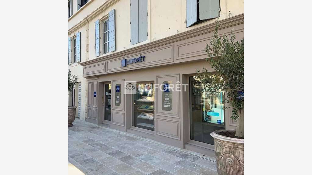 Location galerie lumineuse de 55m² en centre Arles