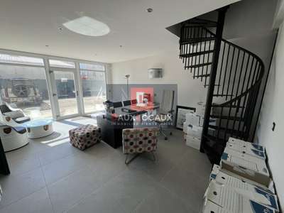 Location local commercial de 210m² en za à Arles