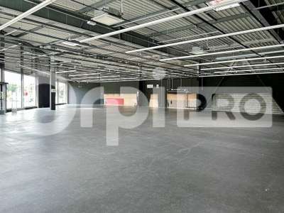 Loue cellule commerciale 660m² en centre cial 62