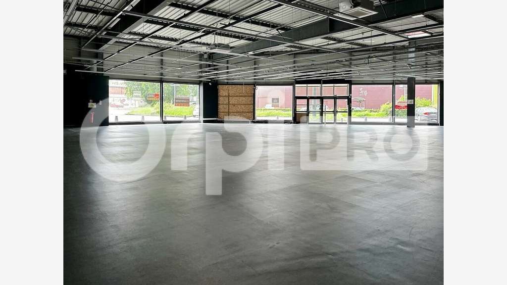 Loue cellule commerciale 660m² en centre cial 62