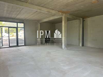 A louer local commercial 121m² Zone Comm Aubagne