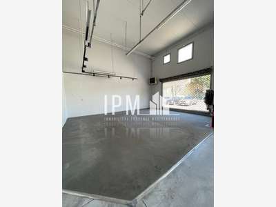 Local à louer 425 m² Aubagne 13400
