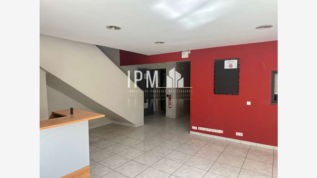 A louer local d'activité de 650m² à Aubagne 13400
