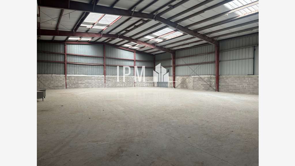 A louer local d'activité de 650m² à Aubagne 13400