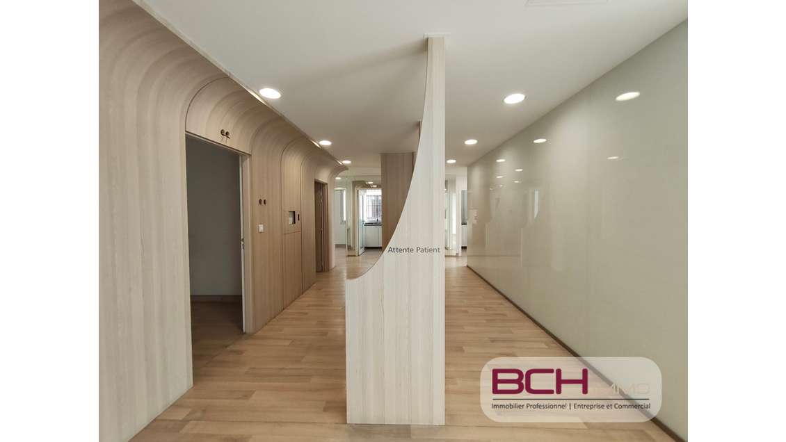 Location local lumineux 133m² accès PMR à Aubagne