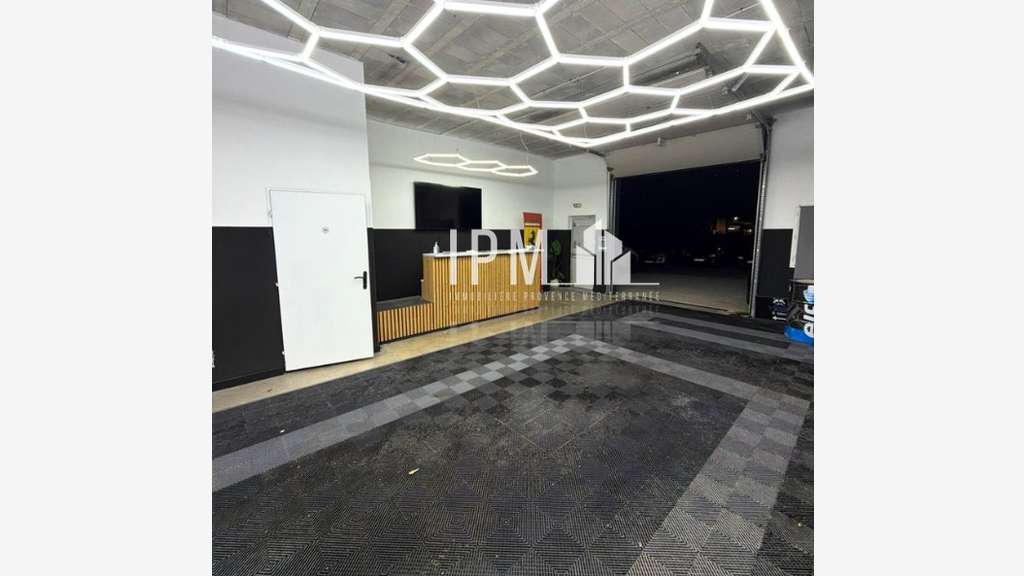 A louer local commercial de 290 m² - 13400 AUBAGNE