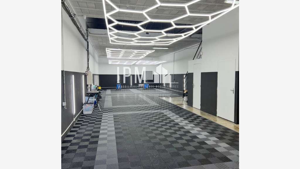 A louer local commercial de 290 m² - 13400 AUBAGNE