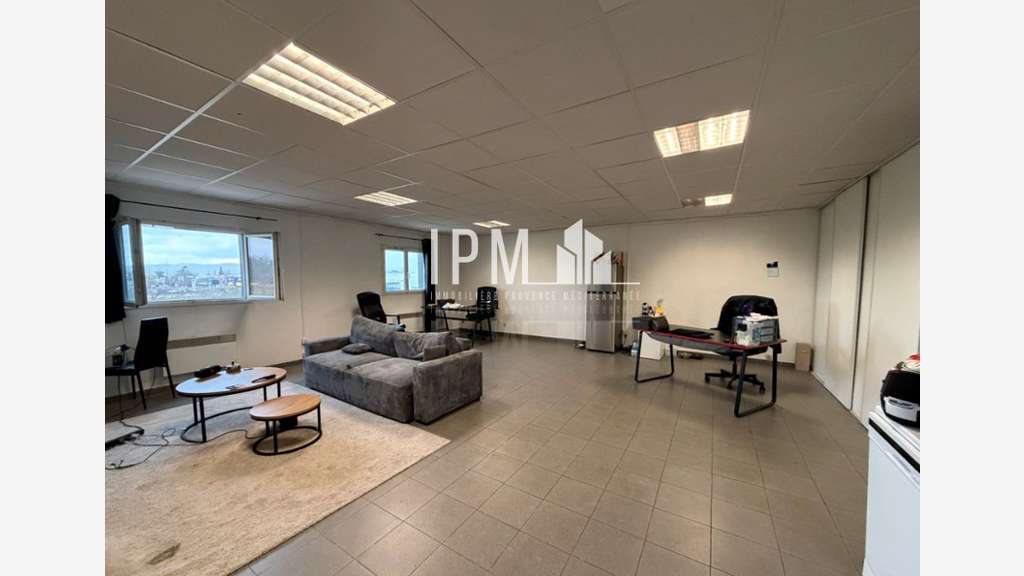 A louer local commercial de 290 m² - 13400 AUBAGNE