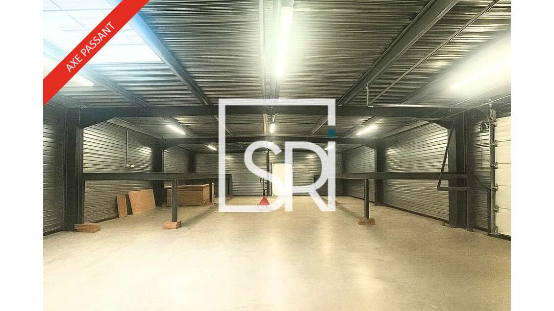 Local commercial 400m² à louer à Aubière