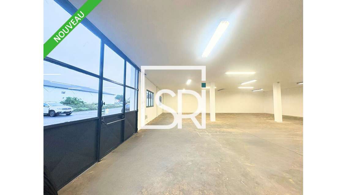 Local commercial 400m² à louer Aubière empl str.