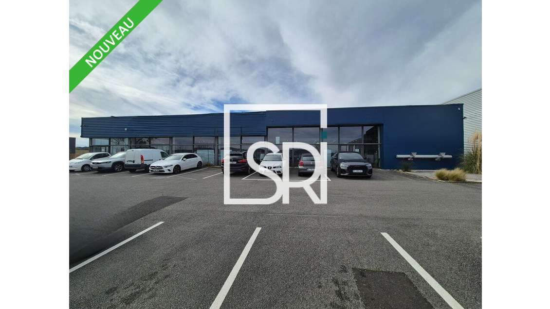 Local 695m² à louer à Aubière