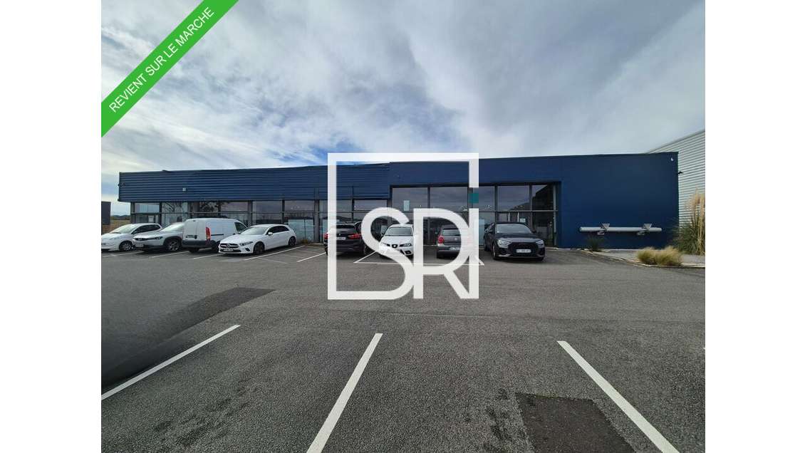 Local 695m² à louer à Aubière