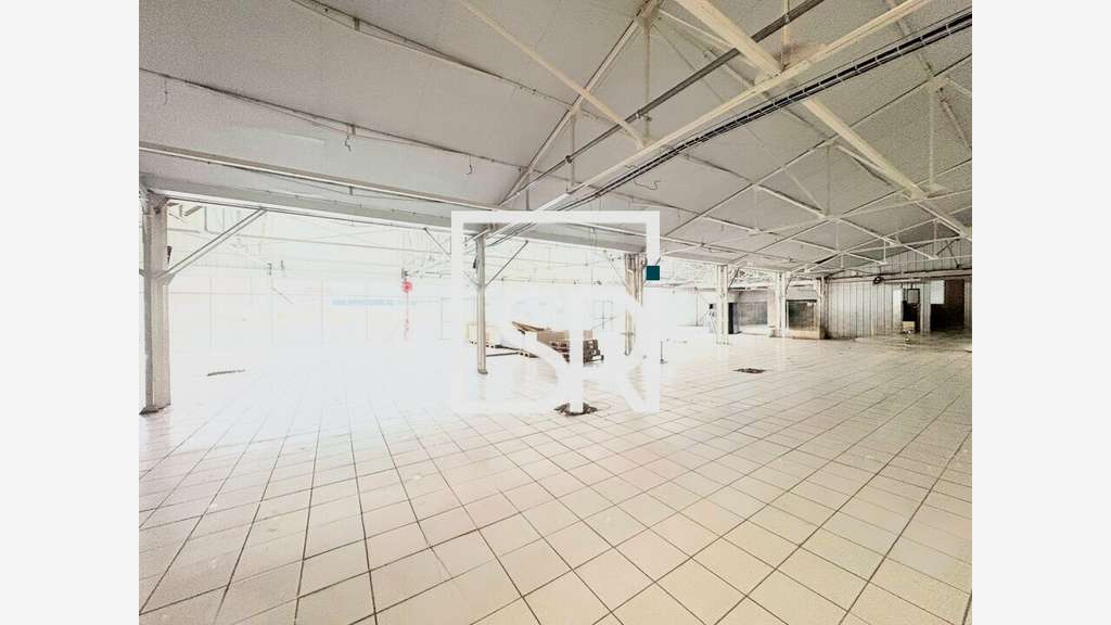 Local commercial de 1027m² à louer à Aubière