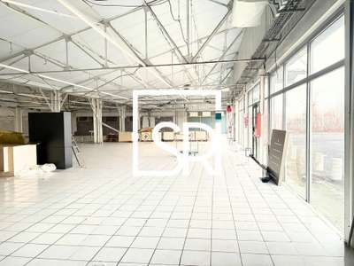 Local commercial de 1027m² à louer à Aubière