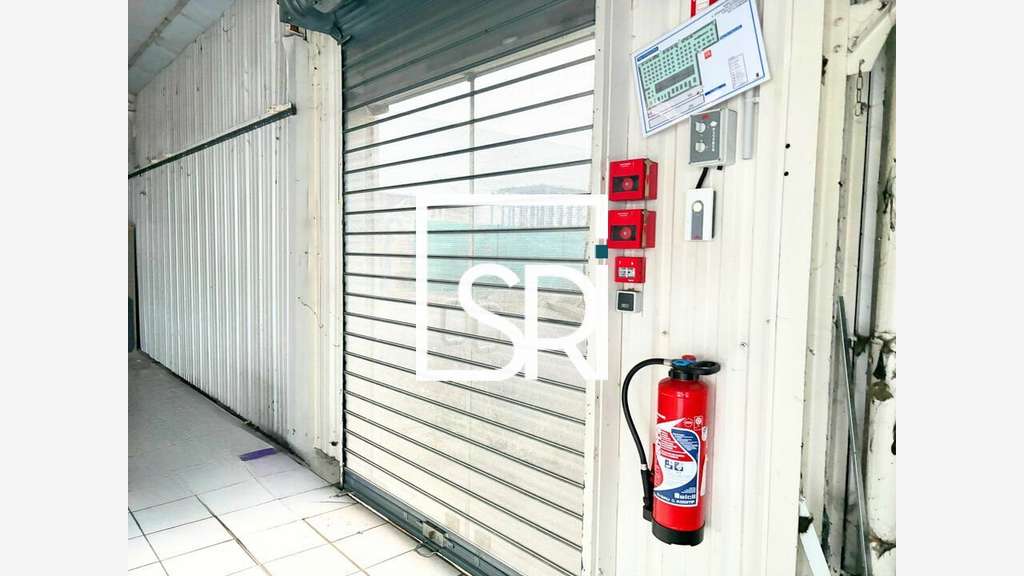 Local commercial de 1027m² à louer à Aubière
