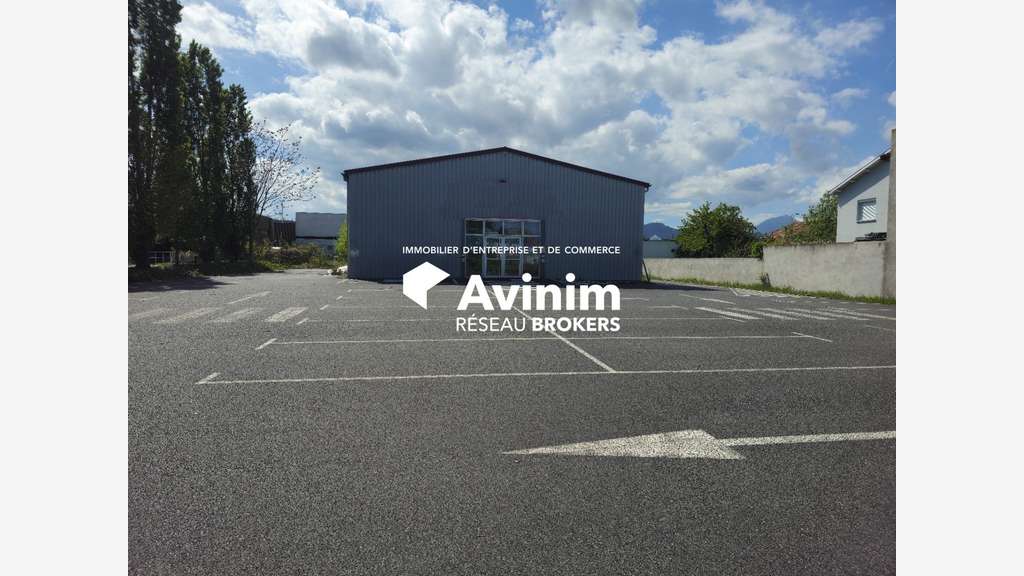 A louer bâtiment d'activité 900m² à Aubière