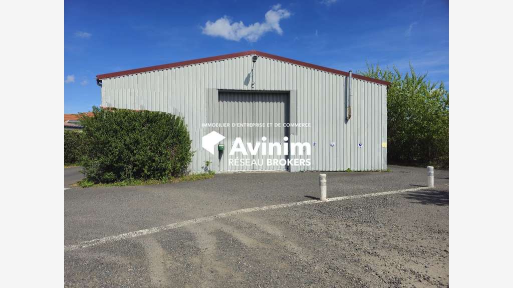 A louer bâtiment d'activité 900m² à Aubière