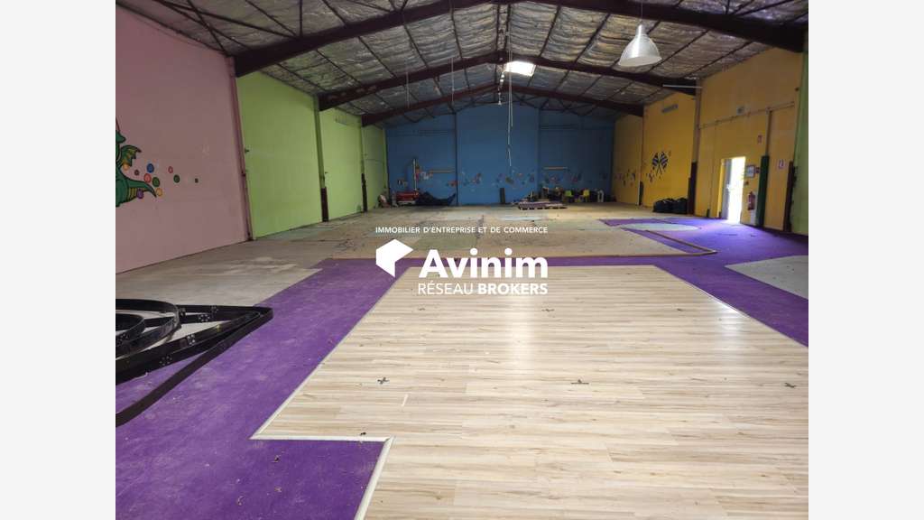 A louer bâtiment d'activité 900m² à Aubière