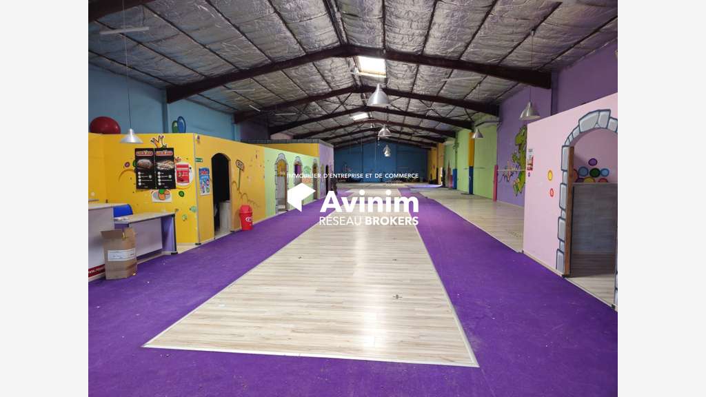A louer bâtiment d'activité 900m² à Aubière