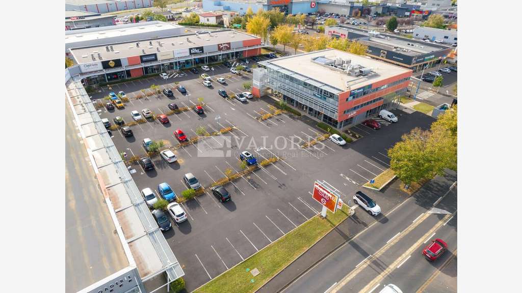 A louer local commercial 149m² à Aubière  
