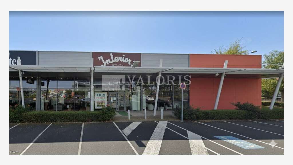 A louer local commercial 678m² à Aubière 
