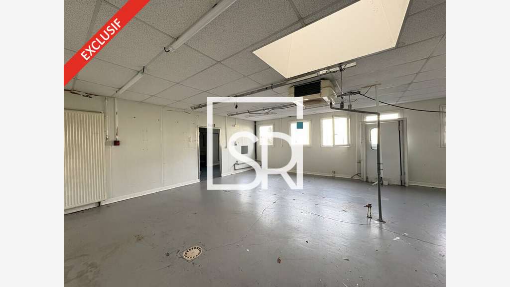 Local commercial de 635m² à louer en ZA à Aubière