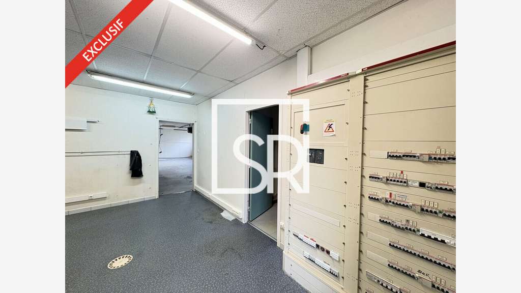 Local commercial de 635m² à louer en ZA à Aubière